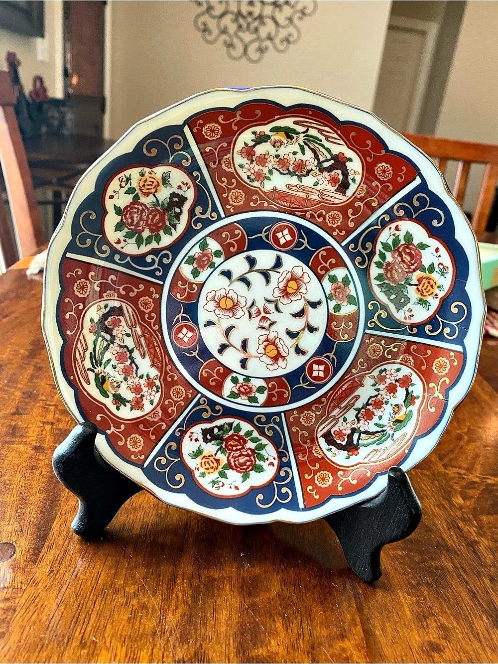 Imari Japanese Imari Hand-Painted Scalloped Decorative Plate Blue & Red